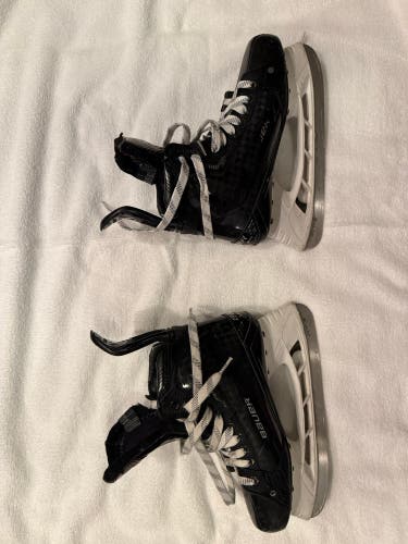 Black 2022 Bauer Supreme Mach Hockey Skates Regular Width 6.5 (Used)