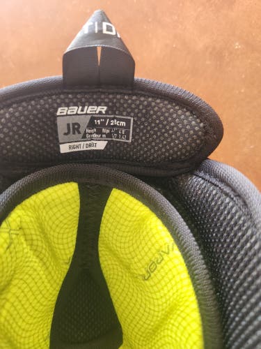 Junior Bauer Vapor Fly40 11" Shin Pads (Used)