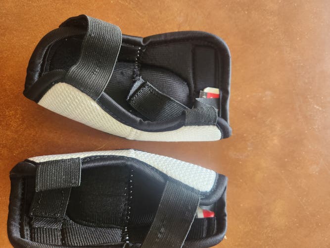 Youth Medium CCM LTP Elbow Pads (Used)