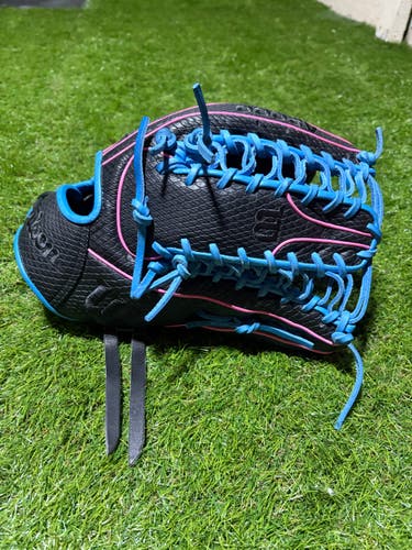 Outfield RH Wilson A2000 Baseball Glove 12.75" (Used)