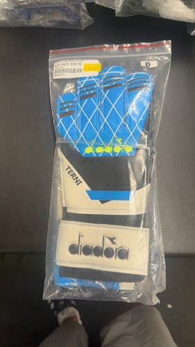 Diadora Terni Goalie Gloves - Size 8  Brand new