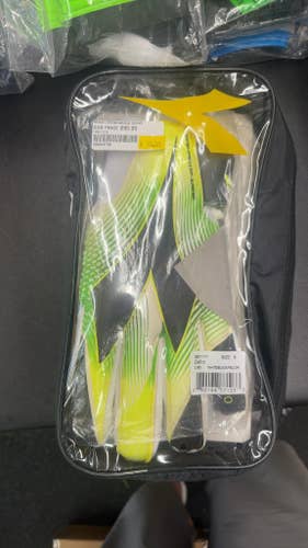 Diadora Zefiro Goalie Gloves - Size 8 Brand new