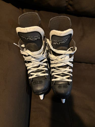 Bauer Vapor VOLT Hockey Skates Regular Width Size 3 (Used)