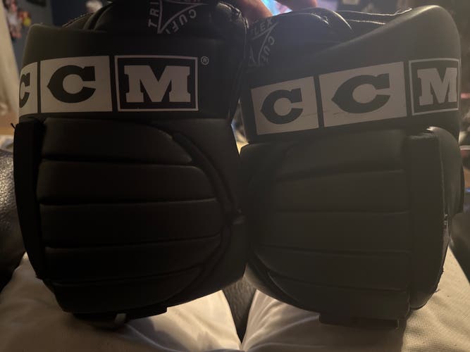CCM HG420 Gloves 13" (Used)