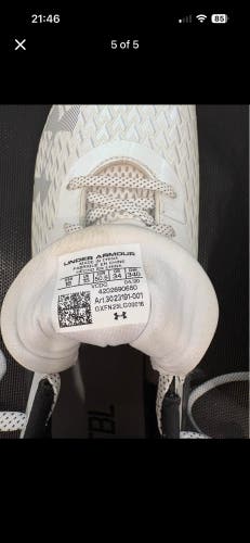 Men's Size M 16.0 (W 17.0) Under Armour Low Top Molded Cleats (New)