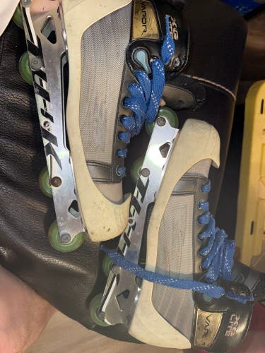 Bauer Vapor XG Lite Hockey Goalie Skates Regular Width 10.5 (Used)