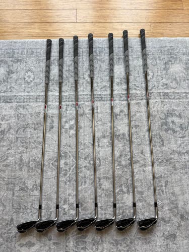 Men's 2020 Tour Edge Hot Launch C521 Left Hand Iron Set Stiff Flex 7 Pieces (Used)