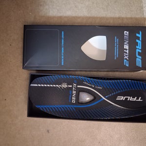 Black/Navy 2026 True SVH Pro Hockey Skates 8.5 (New)