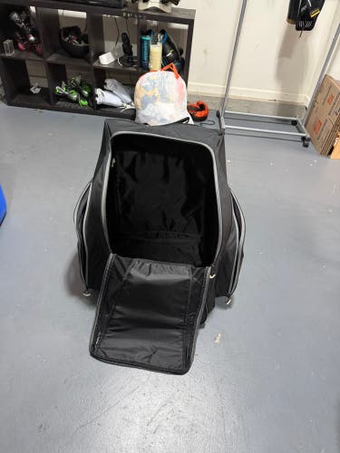 Warrior hockey back pack bag USED)