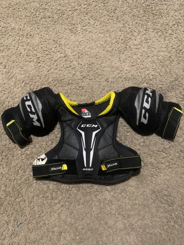 Small Junior CCM Tacks 9550 Shoulder Pads (Used)