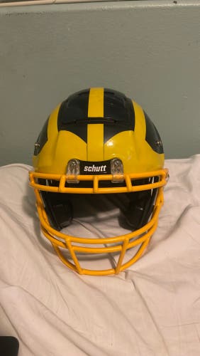 Adult Large Schutt F7 Helmet (used)