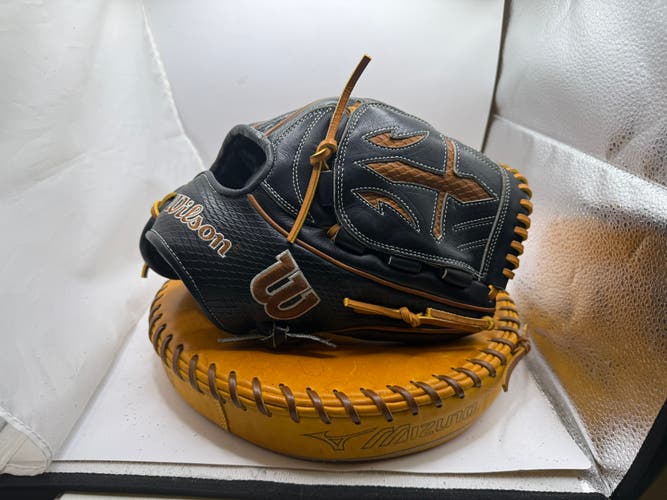 Pitcher's RH Wilson A2K Baseball Glove 12" (Used)