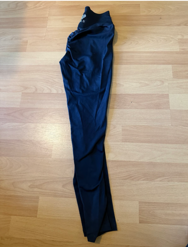 Black CLS scrunch leggings