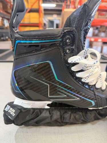 Black 2026 CCM Vizion Hockey Skates Regular Width 8.5 (New)