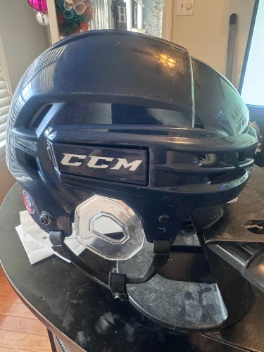 Medium CCM Tacks 910 Helmet (Used)