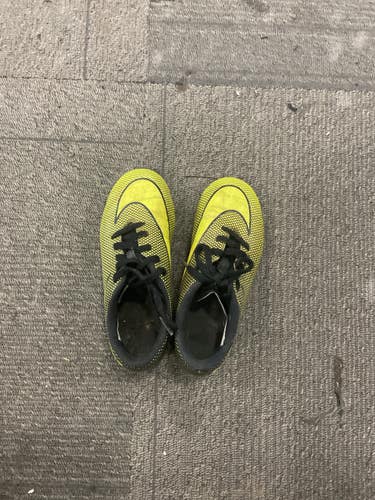 Used Nike Soccer Cleats Yellow Youth 12.0 11614-S000241228