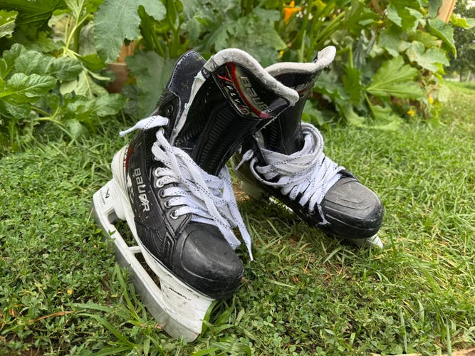 2025 Bauer Vapor Fly40 Hockey Skates 7.5 (Used)