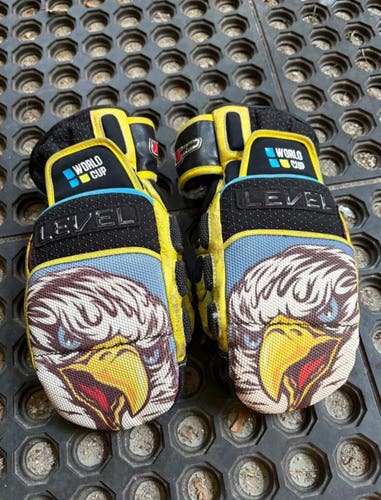 Yellow Small / Medium Adult Unisex Level Gloves (Used)