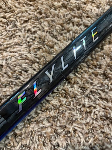Bauer Vapor Flylite SR Grip RH Hockey Stick P28 70 Flex (New) Black/Blue/Silver (No Warranty)