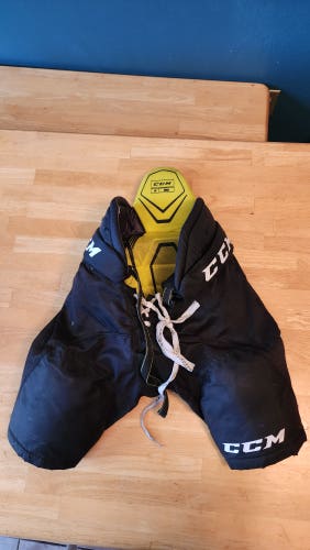 Junior Small CCM Tacks 9060 Hockey Pants (Used)