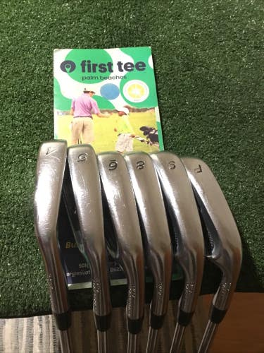 Taylormade Tour Preferred MC Forged Irons Set 4-PW, No 7i Stiff Project X Steel
