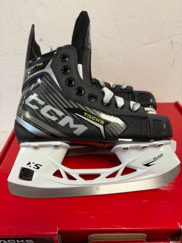 Black 2024 CCM Tacks XF 70 Hockey Skates Regular Width Size 1 (New)