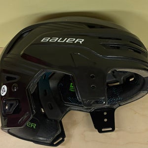 Large Black Bauer Re-Akt 85 Helmet (In Great Condition)