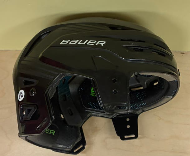 Large Black Bauer Re-Akt 85 Helmet (In Great Condition)