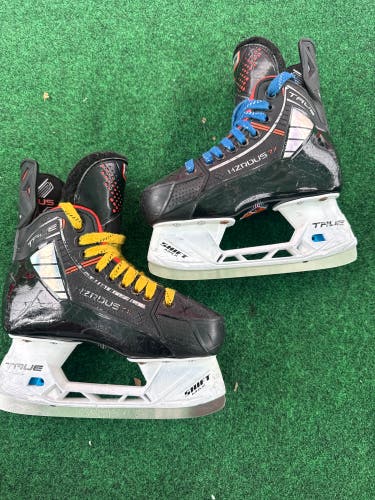 Junior True HZRDUS 7x Hockey Skates (Regular) Size 1.5 (Used)