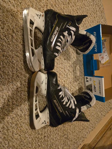 Black 2024 Bauer Supreme M40 Hockey Skates Regular Width Pro Stock 6.5 (Used)
