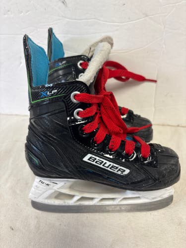 Black Bauer XLP Hockey Skates Regular Width 10 (Used)