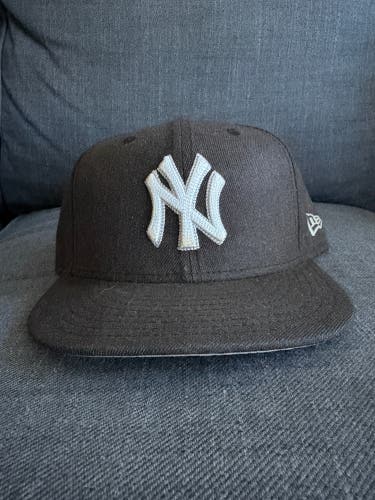 New York Yankees Snapback New Era Hat (Detailed, Woven Logo)