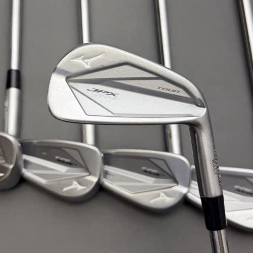 Mizuno JPX 923 Tour Iron Set 4-PW / Dynamic Gold Steel, Stiff (196)
