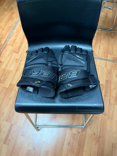 Bauer Vapor Hyperlite Gloves 14" (Used)