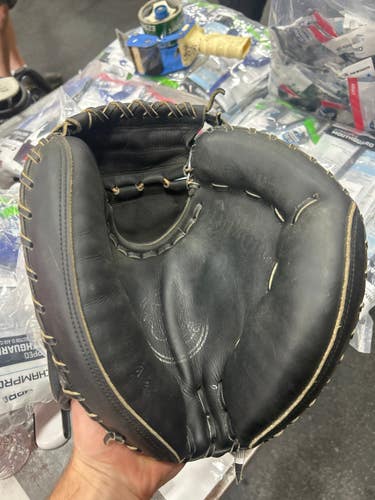 Used Wilson A2000 BB/SB Catchers RH Throw Black 33" 11337-S000488631