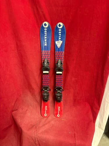 Jr Skis: Defiance Puzzle boys' downhill skis. 90cm
Bindings: Tyrolia D4.5 junior ski bindings
Bindin