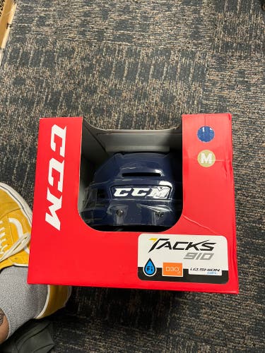 NAVY Medium CCM Tacks 910 Helmet (New)