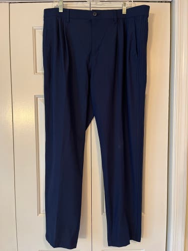 NWOT Men's Adidas golf pants with pleated front - size 36x32