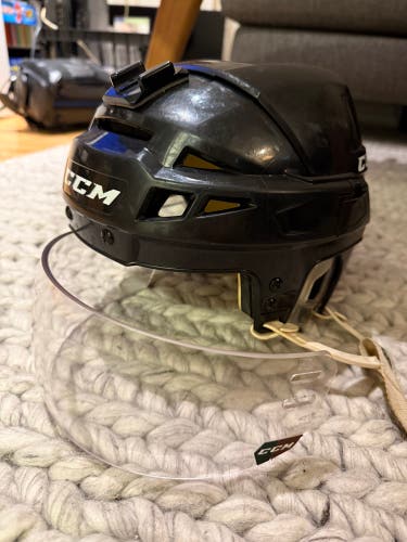 CCM Vector V08 Helmet Black with VR14 Straight Visor