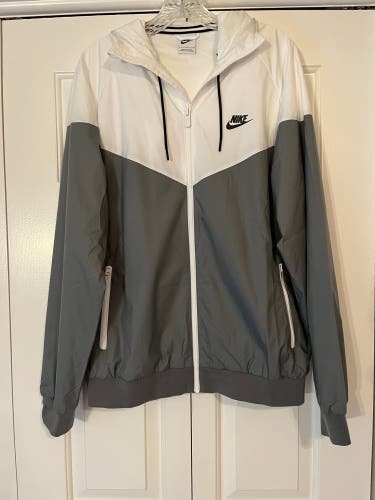 NWOT Men's LG Nike zip up windbreaker with hood