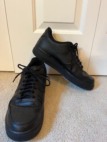 Men's 11.5 Nike Air Force 1 '07 low top sneakers