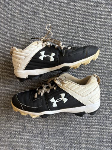 Under Armour Leadoff RM Baseball Cleats Black White Youth | Sz 5.5Y