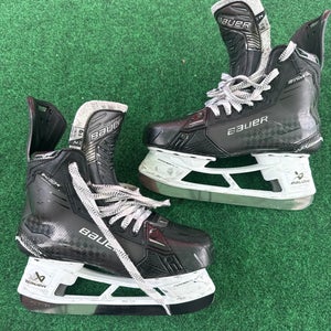 Intermediate Bauer Supreme Shadow Hockey Skates (Fit 2) Size 6.5 (Used)