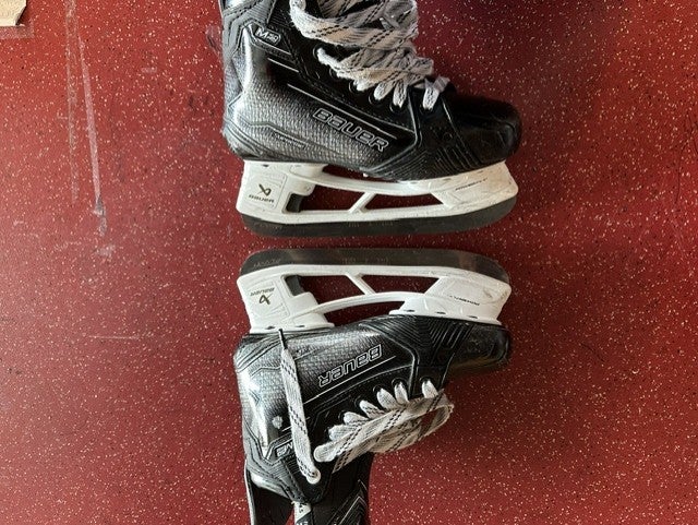 Black 2024 Bauer Supreme M50 Pro Hockey Skates Regular Width Size 4.5