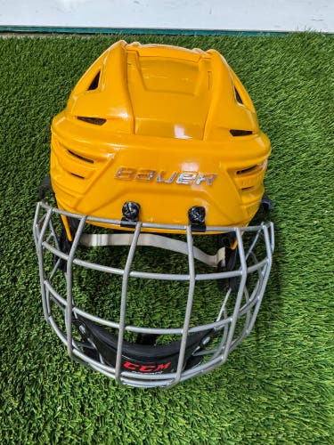 Medium Bauer Re-Akt 150 Helmet (Used)