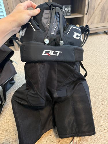 Junior Medium CCM QLT 290 Hockey Pants (Used)
