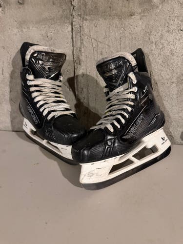 Black 2024 Bauer Supreme M50 Pro Hockey Skates Narrow Width 8 (Used)