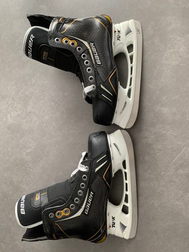 Black 2012 Bauer Supreme TotalOne NXG Hockey Skates Regular Width Size 4.5 (New)