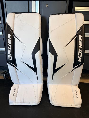 33" Bauer Sv-Pro Goalie Leg Pads (Used)