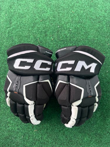 Black Junior CCM Tacks AS-V Pro Gloves 12" (Used)